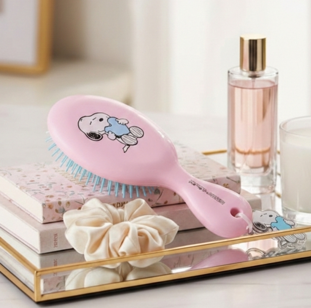 Celavi Snoopy Mini Hair Brush with Snoopy Bag Charm